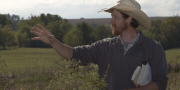 Observers learn about different plants growing on land