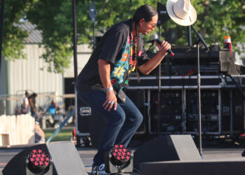 Native stand-up comedian overcomes stereotypes