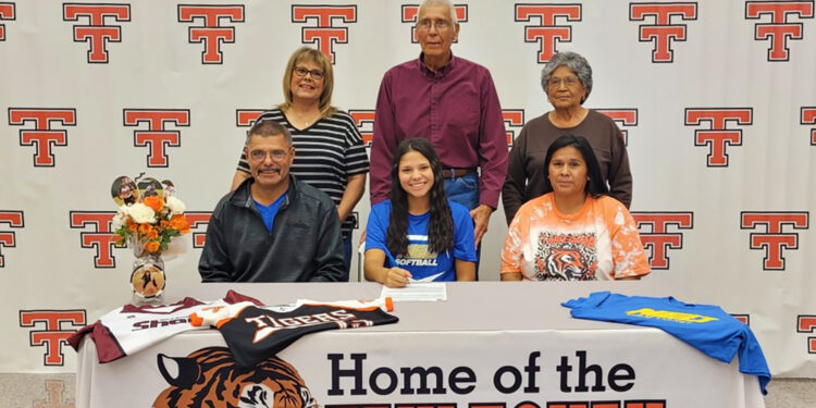 Mvskoke senior commits to playing softball at NEO