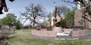Chief Hill speaks to commission on Council Oak Park