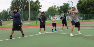 Jr. Tennis Clinic prepares students for future opportunities